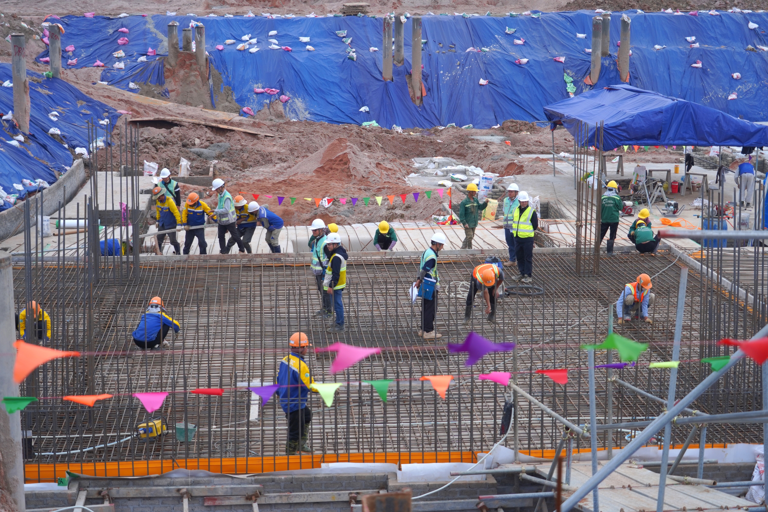 'Đại công trường' dự án sân bay Gia Bình nhộn nhịp những ngày cận tết 6 Cảnh nhộn nhịp trên đại công trường Sân bay Gia Bình những ngày cận tết - Ảnh 6.