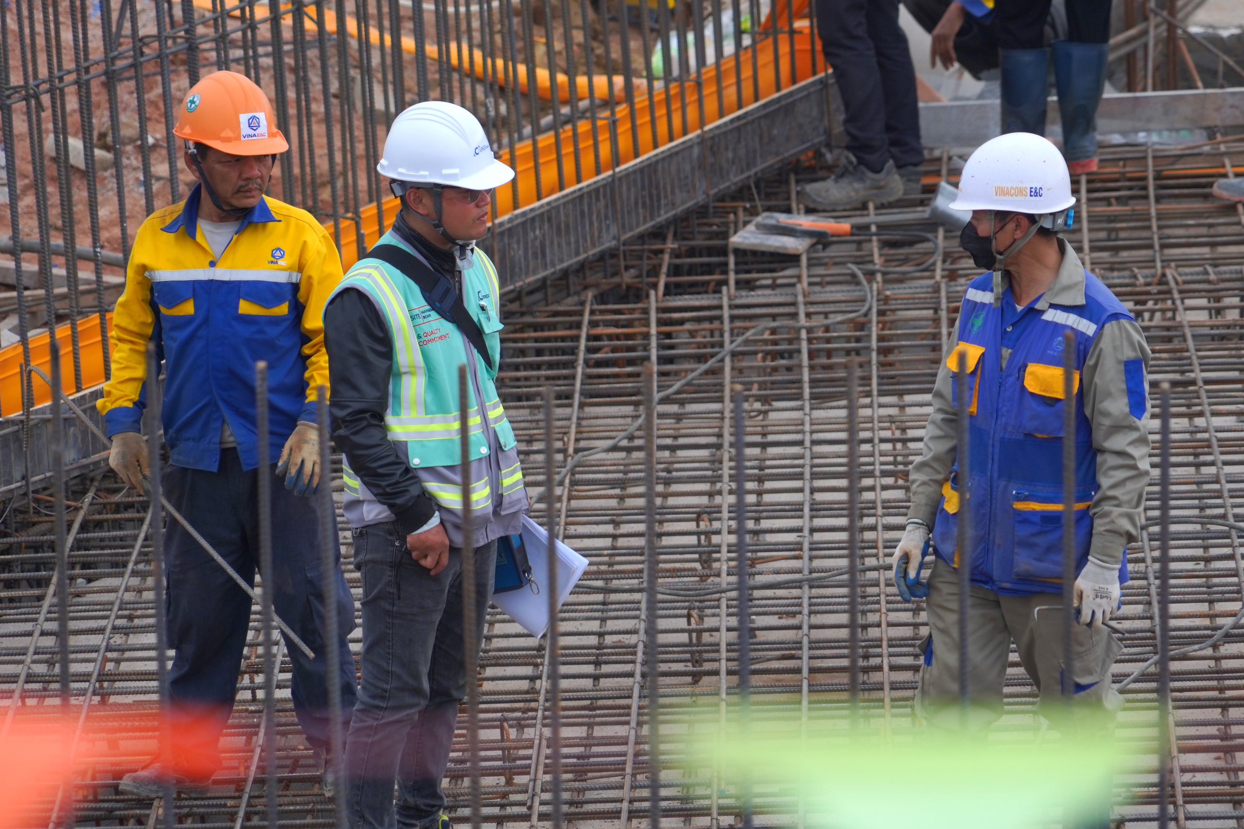 'Đại công trường' dự án sân bay Gia Bình nhộn nhịp những ngày cận tết 14 Cảnh nhộn nhịp trên đại công trường Sân bay Gia Bình những ngày cận tết - Ảnh 14.