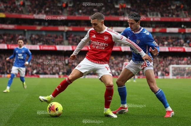 vo-dich-ngoai-hang-anh-trong-tam-tay-arsenal (1).jpg