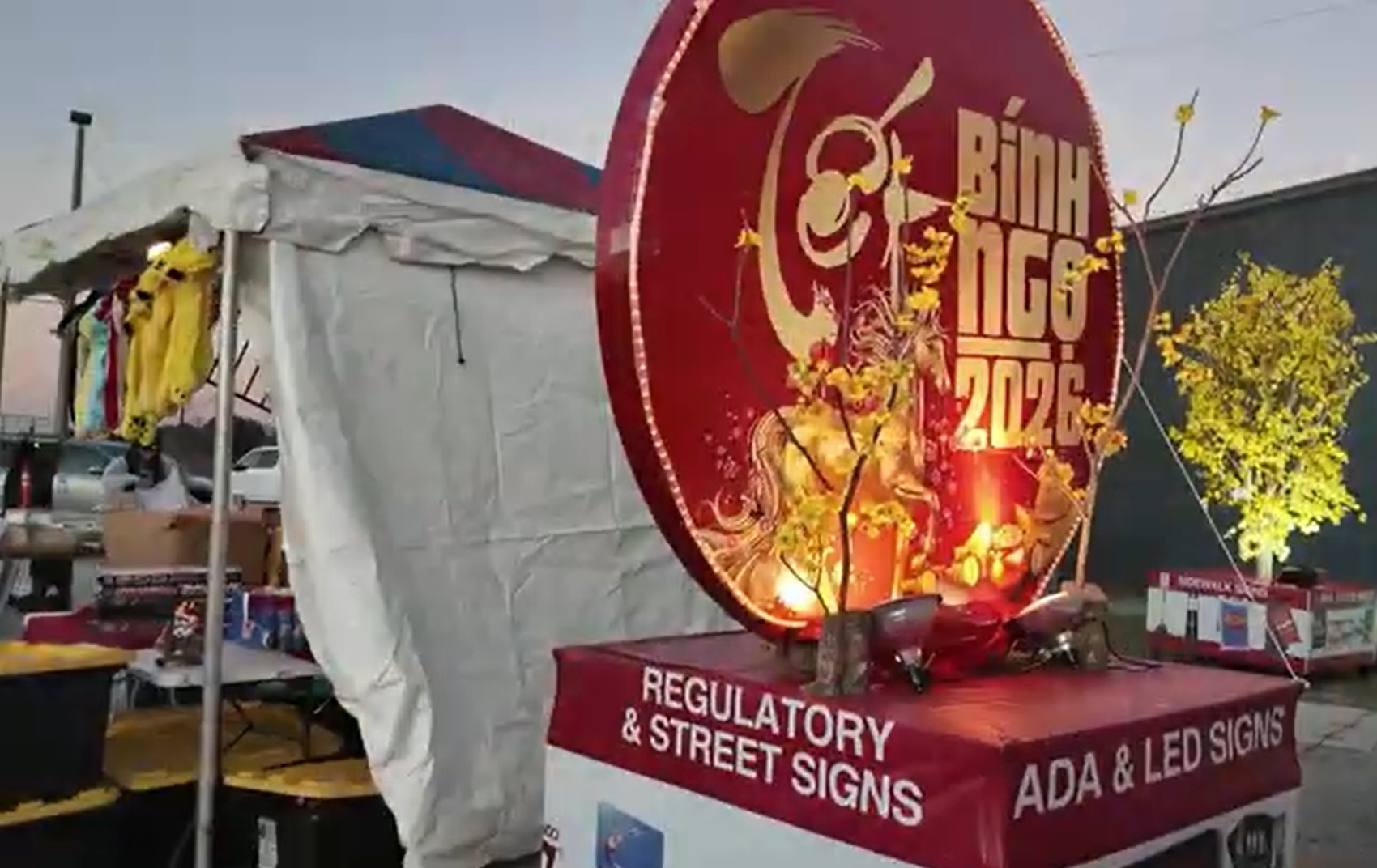 Sắc xuân rạng rỡ trong những hội chợ Tết Việt nơi xứ người- Ảnh 1. Sắc xuân rạng rỡ trong những hội chợ Tết Việt nơi xứ người- Ảnh 1.