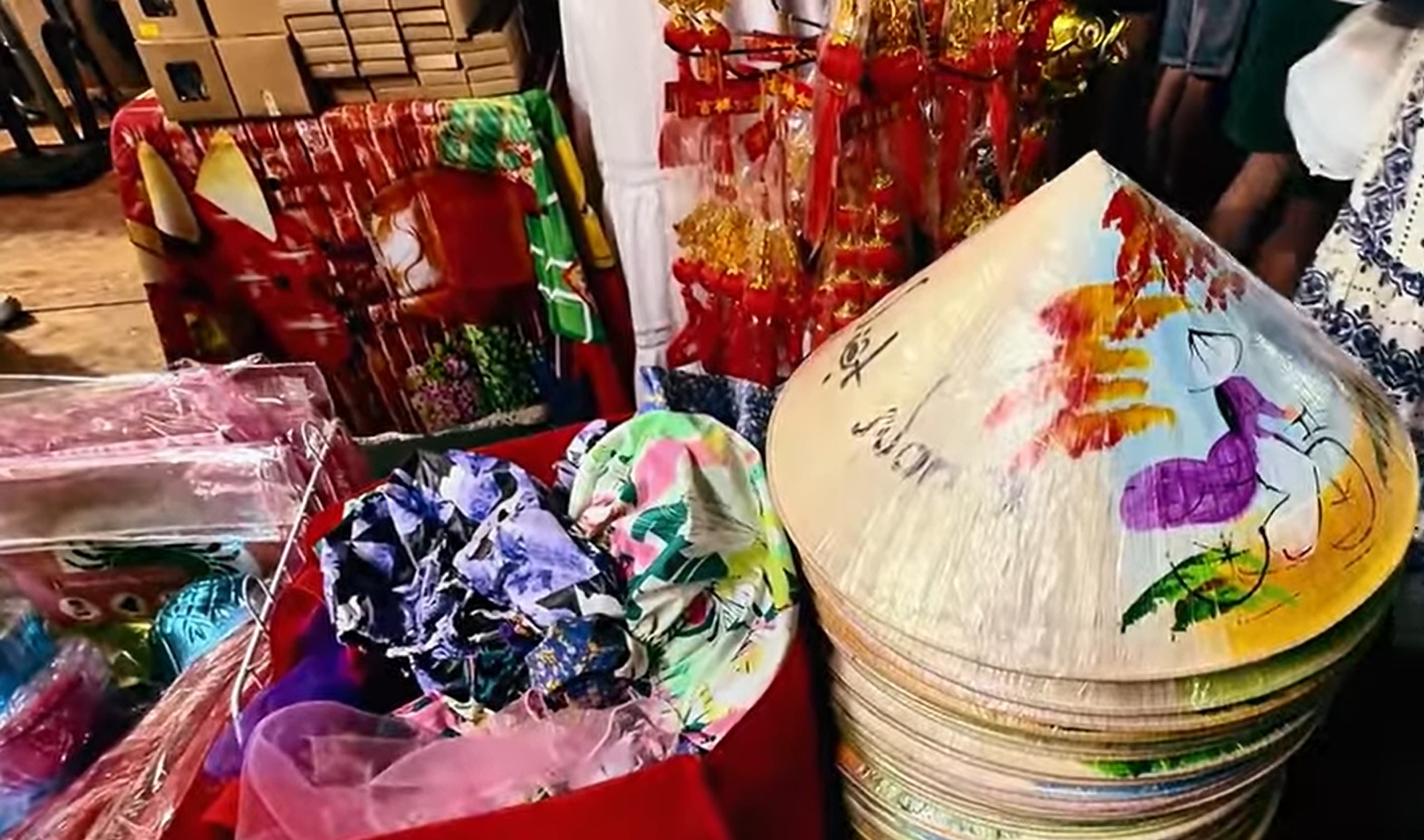 Sắc xuân rạng rỡ trong những hội chợ Tết Việt nơi xứ người- Ảnh 6. Sắc xuân rạng rỡ trong những hội chợ Tết Việt nơi xứ người- Ảnh 6.