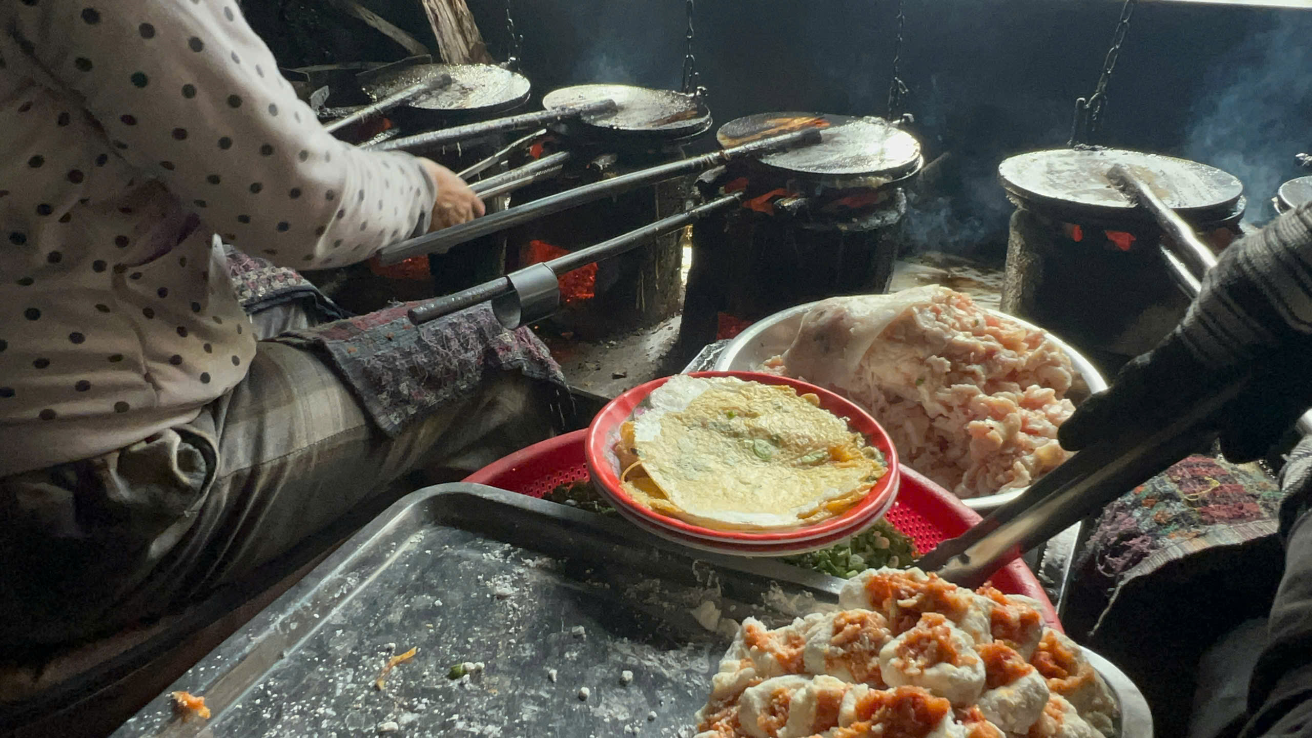 Bánh ép Huế – cơn thèm rất thật của khách phương xa ngày Tết - Ảnh 3.