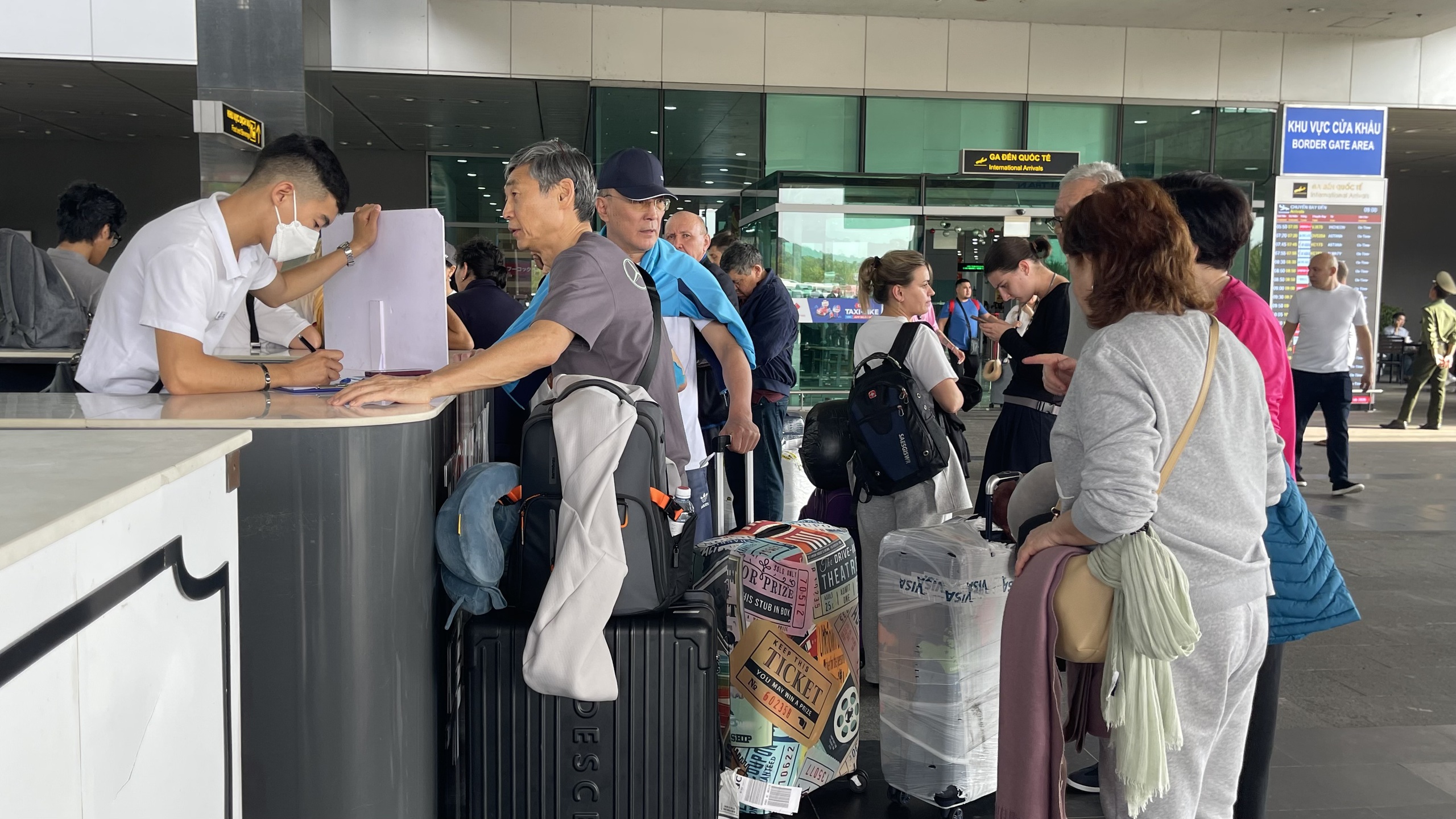 Cảng tàu, sân bay tại Phú Quốc kẹt cứng 2 27 tháng chạp: Cảng tàu, sân bay tại Phú Quốc kẹt cứng - Ảnh 2.