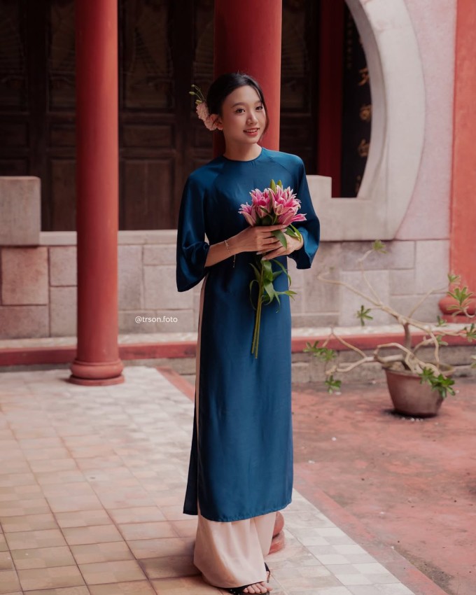 Màu son cam đào giúp da trông ấm hồng hơn khi diện sắc xanh pastel. Ảnh: Instagram truongson.foto