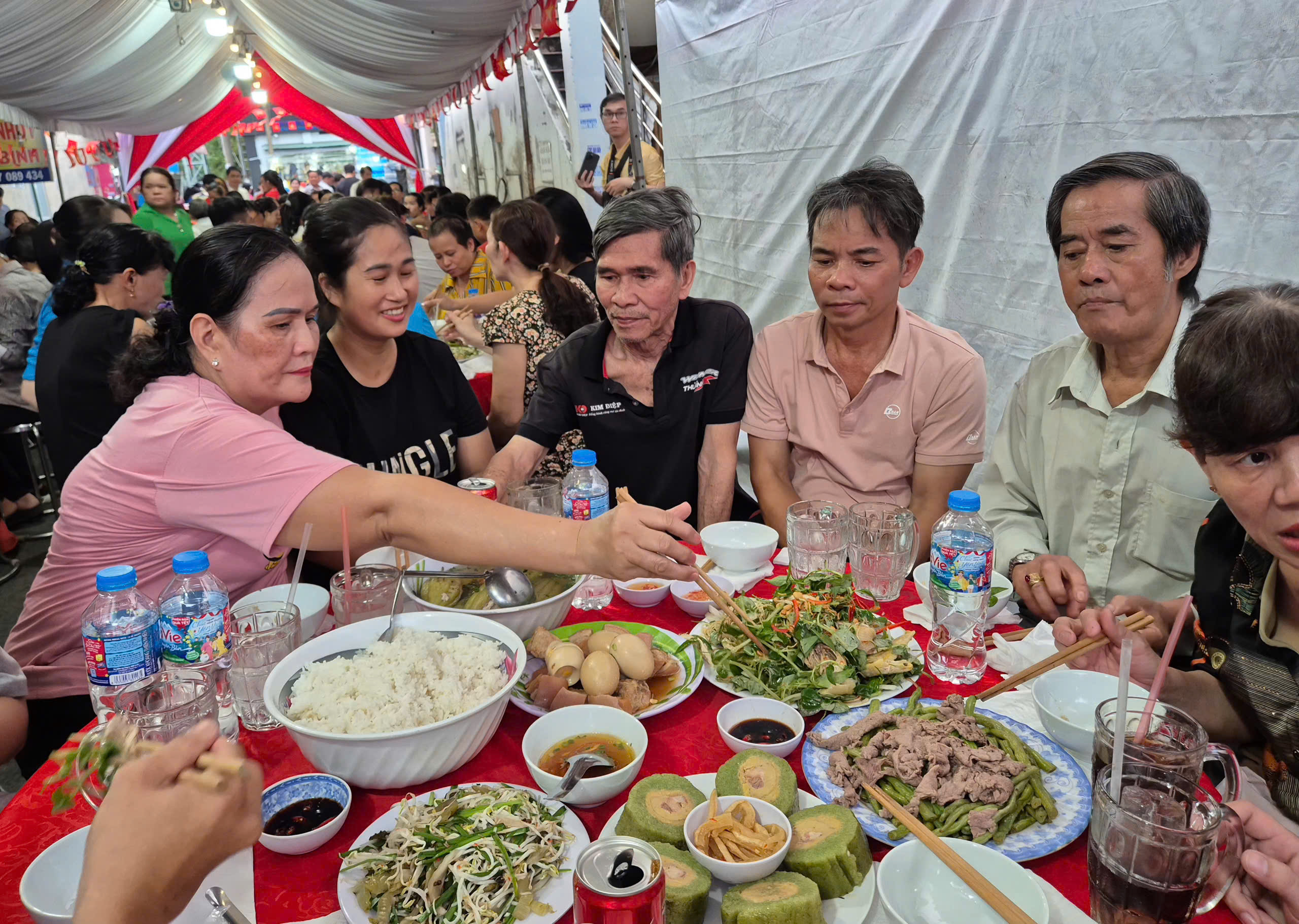 Ai cũng có Tết - Ảnh 2.