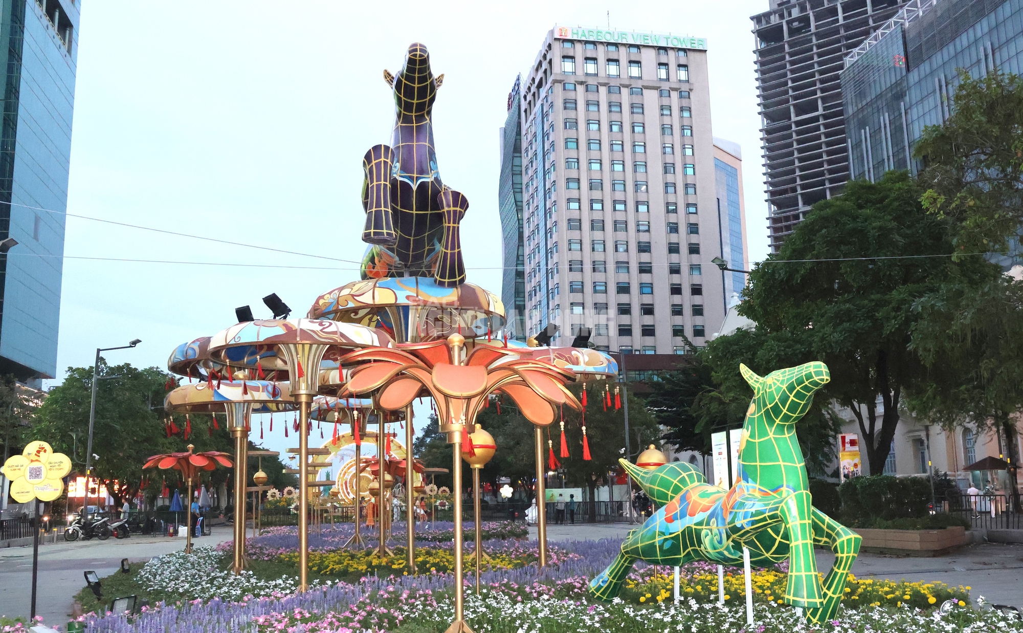 Hé lộ linh vật Ngựa ở Đường hoa Nguyễn Huệ trước giờ G - Ảnh 5.