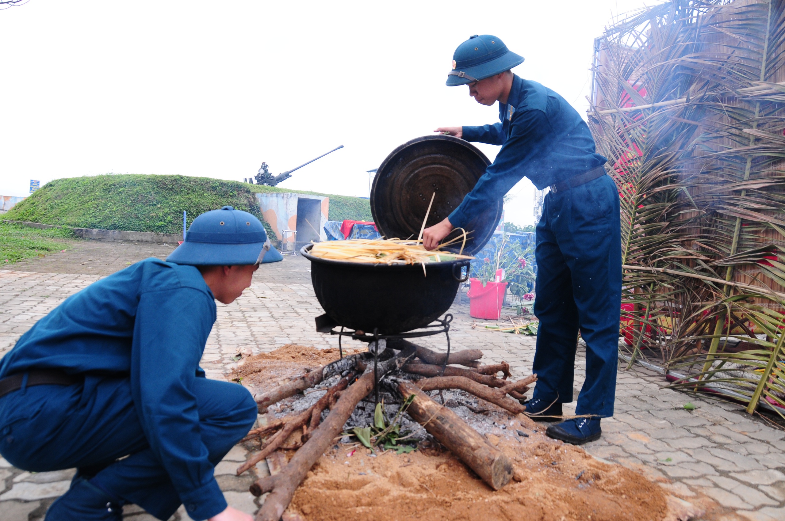 Bộ đội tên lửa, pháo phòng không Sư đoàn 375 tổ chức Tết sớm, chuẩn bị cao điểm trực chiến 3 Sư đoàn 375 - Ảnh 3.