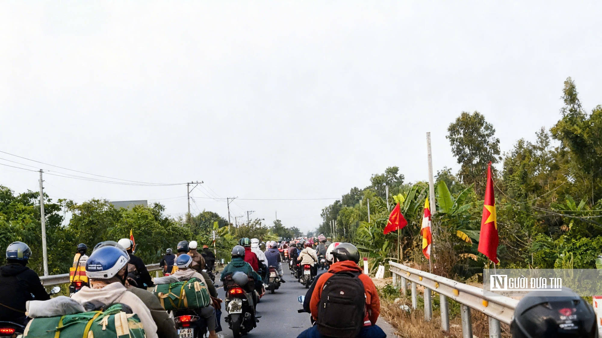 Dòng xe nối dài về quê, ai cũng chỉ mong kịp bữa cơm sum họp- Ảnh 3.