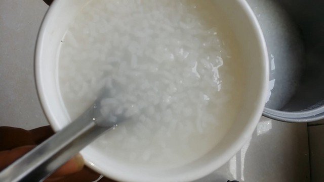 Những loại nước có tinh bột, thêm ít muối, đường giúp bổ sung lượng nước cho cơ thể.