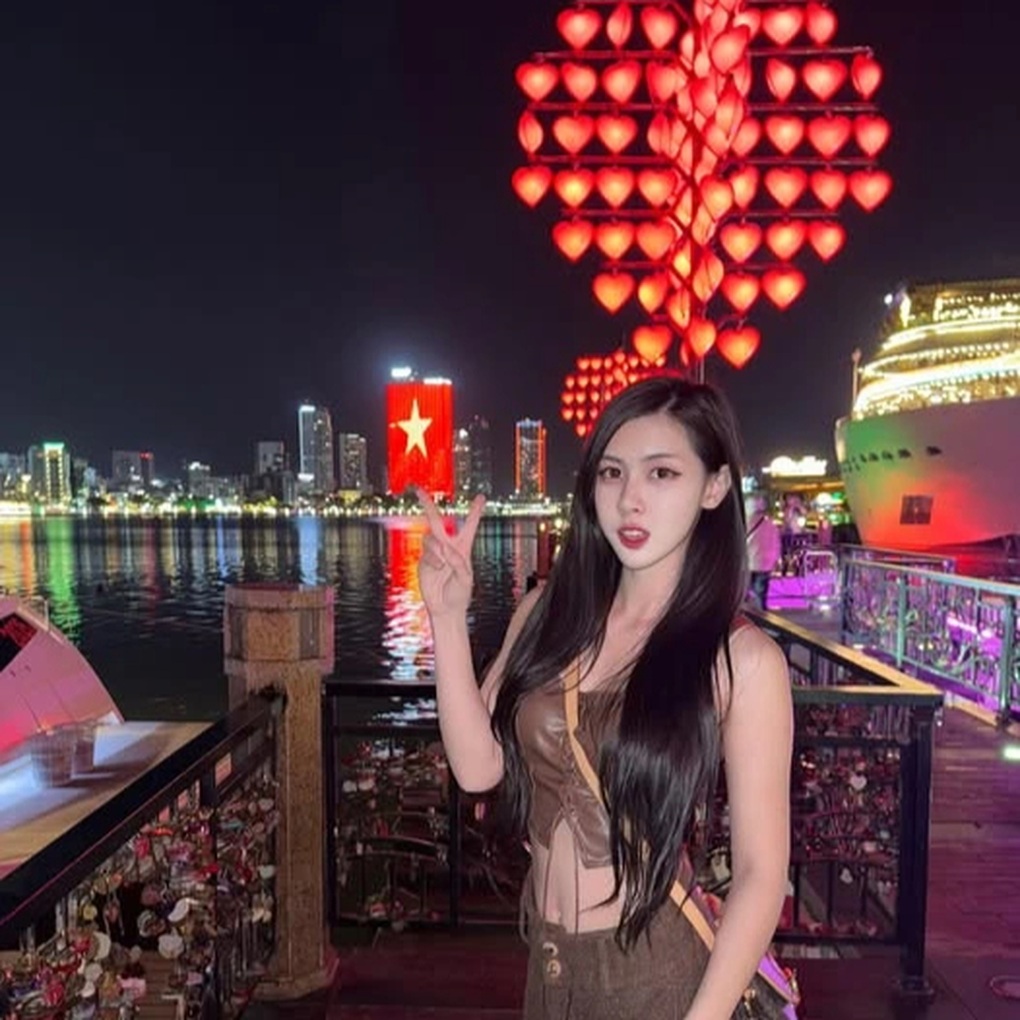 Hotgirl Thái Lan mê cầu thủ Đình Bắc, tới Đà Nẵng du lịch đón năm mới - 2