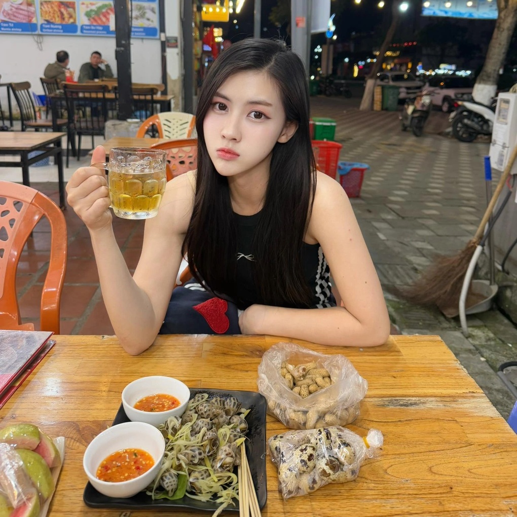 Hotgirl Thái Lan mê cầu thủ Đình Bắc, tới Đà Nẵng du lịch đón năm mới - 3