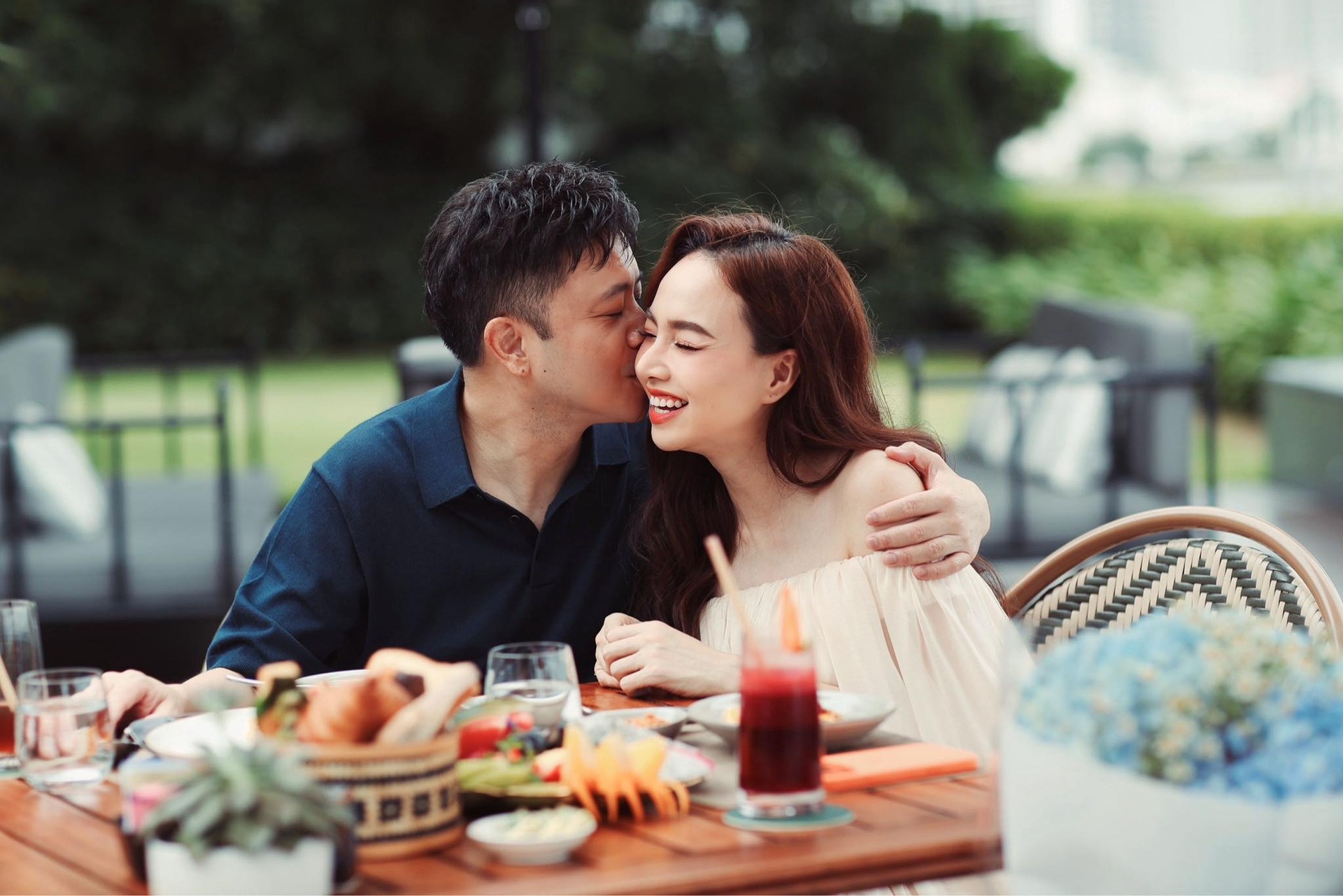 Cặp sao lệch tuổi đón Valentine: Bức ảnh Mỹ Tâm và Mai Tài Phến gây sốt - 10 Cặp sao lệch tuổi đón Valentine: Bức ảnh Mỹ Tâm và Mai Tài Phến gây sốt - 10