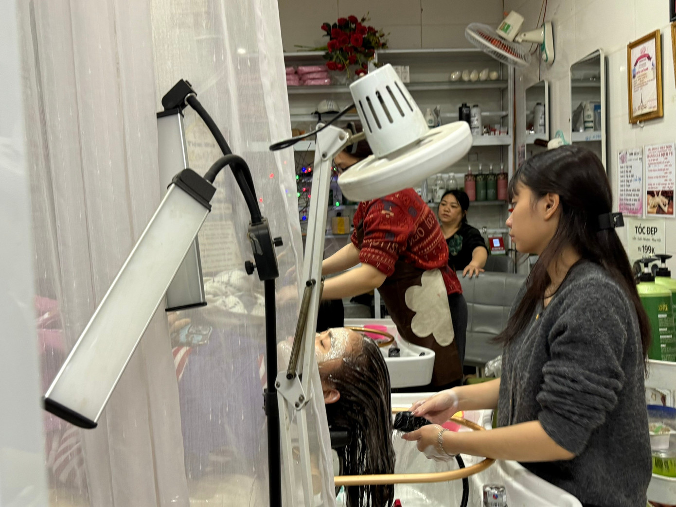 Hà Nội: Sôi sục dịch vụ làm đẹp chơi Tết, khắp nơi kín lịch đến khuya- Ảnh 3.