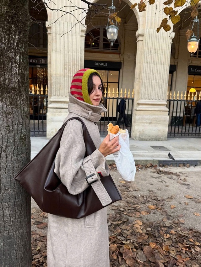 Túi oversized và cuộc trở lại của thời trang thực dụng trong cuộc sống- Ảnh 2.