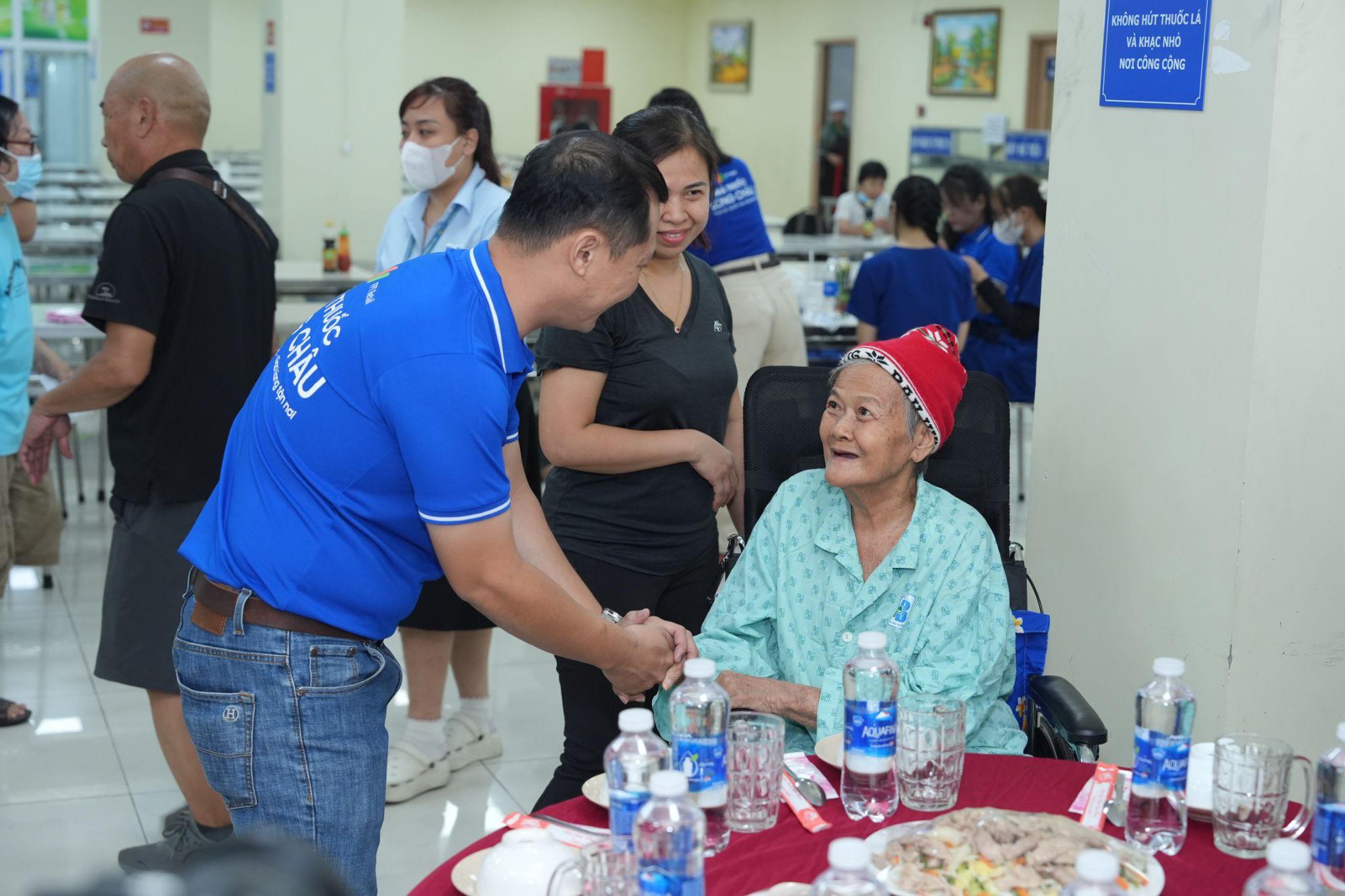 Đưa Tết ấm đến gần hàng nghìn hoàn cảnh khó khăn: Hành trình tiếp nối lan tỏa yêu thương của Long Châu trong mùa xuân 2026- Ảnh 10.