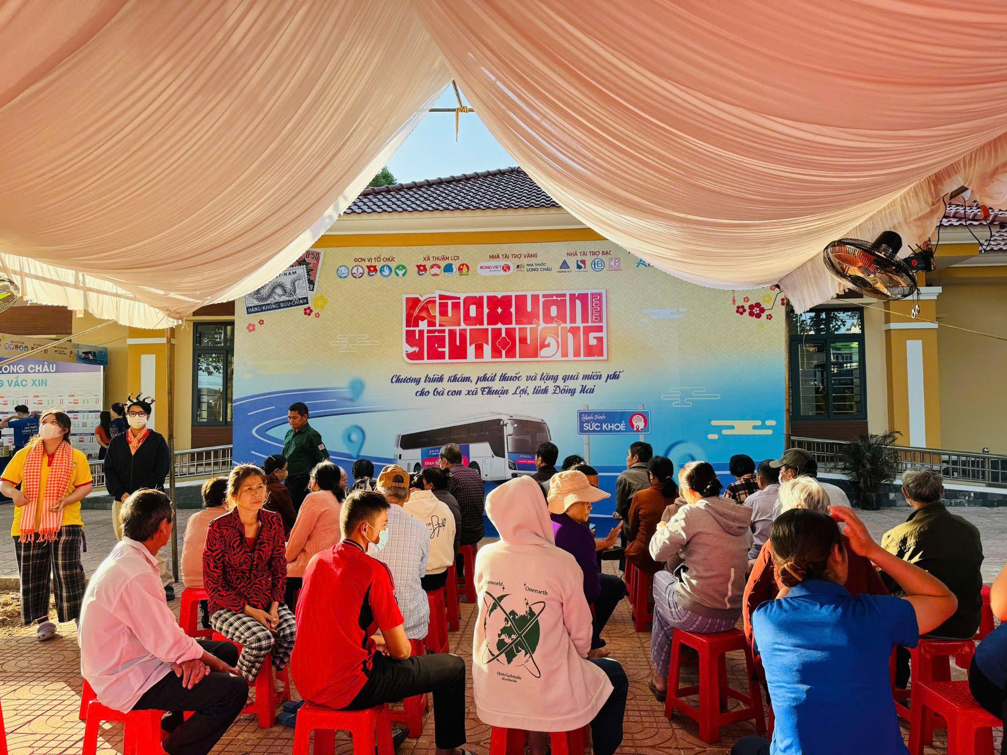 Đưa Tết ấm đến gần hàng nghìn hoàn cảnh khó khăn: Hành trình tiếp nối lan tỏa yêu thương của Long Châu trong mùa xuân 2026- Ảnh 11.