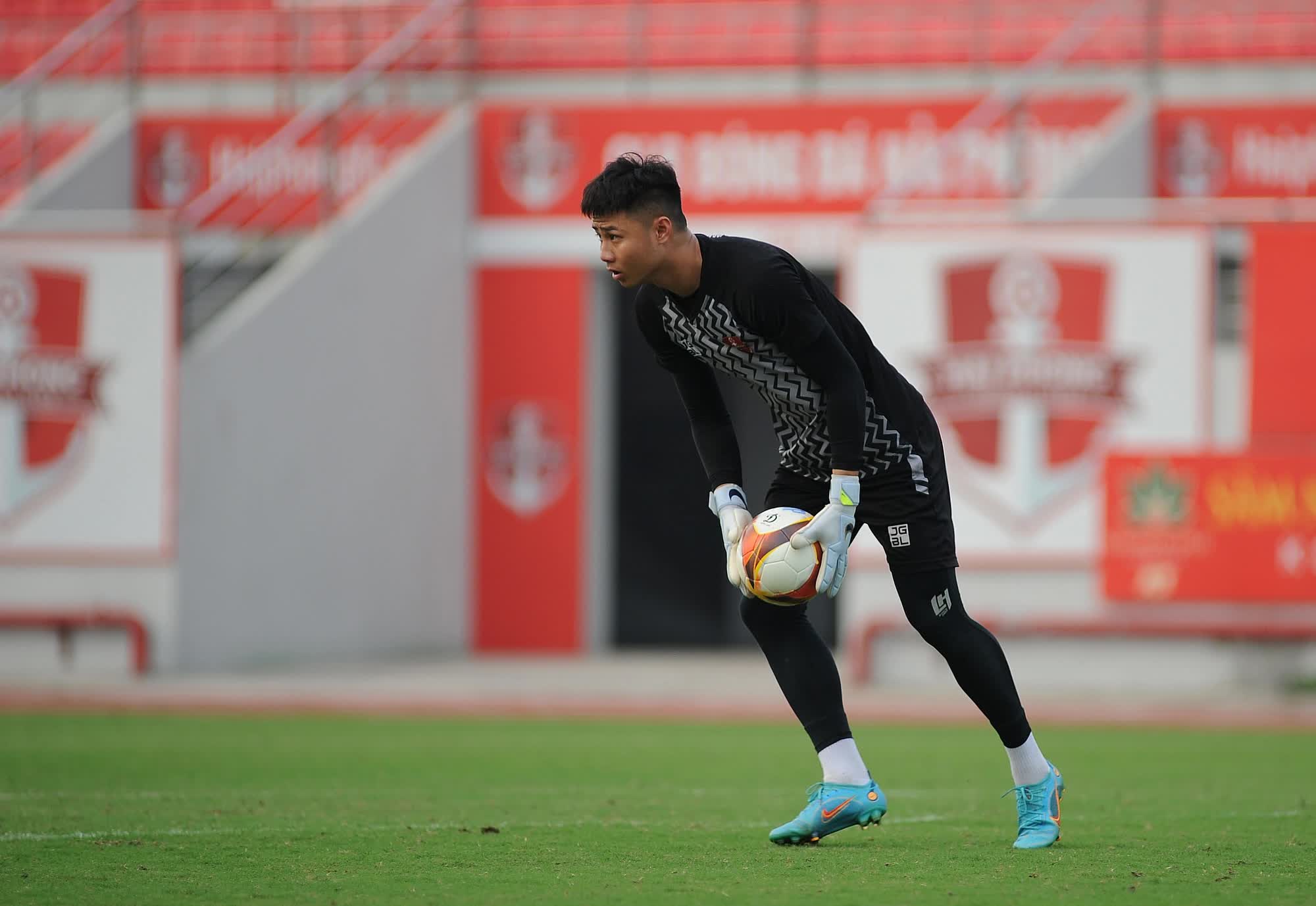 CLB Đà Nẵng bất ngờ tìm đến người hùng U.23 Việt Nam, sẽ thoát hiểm ngoạn mục?- Ảnh 3.