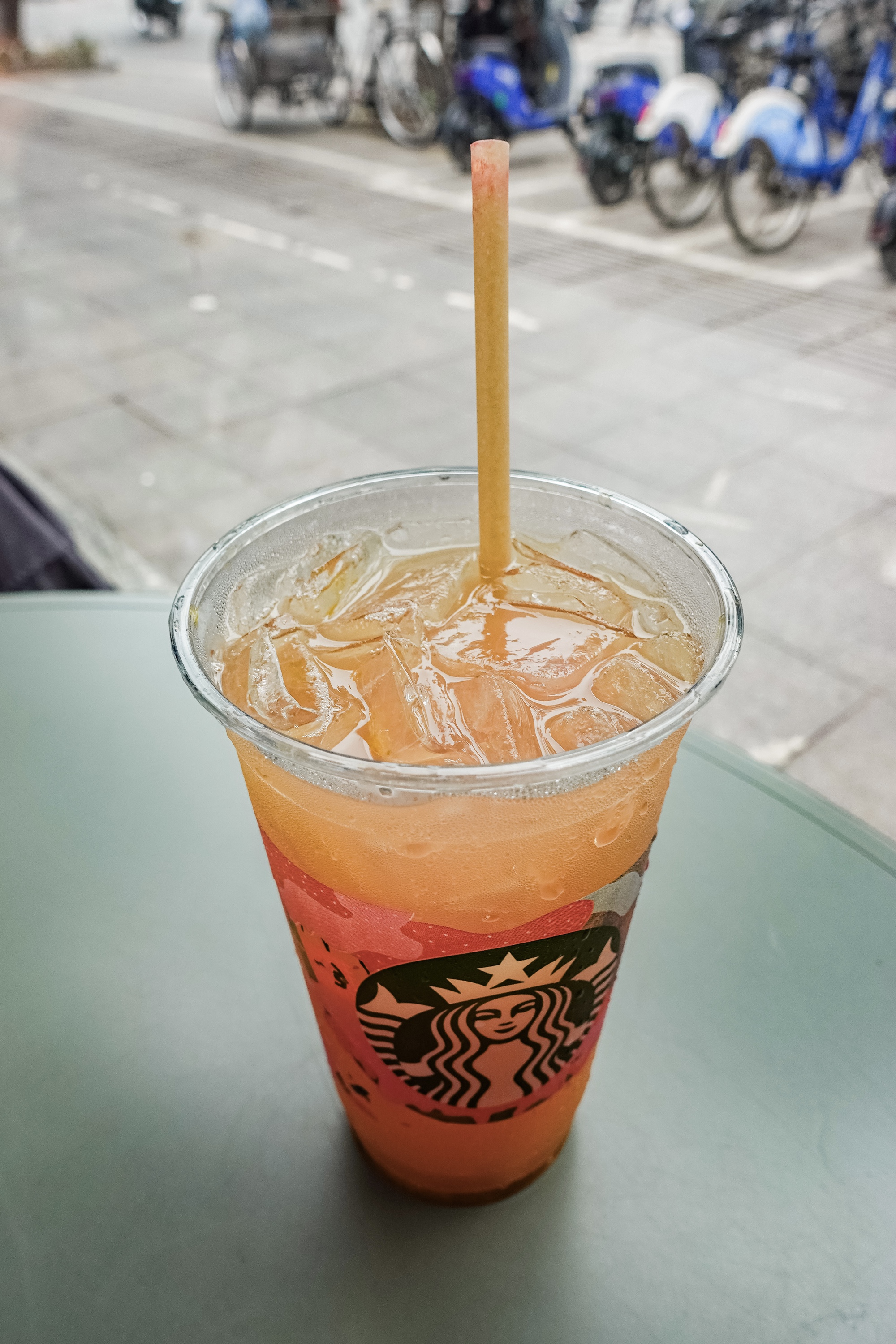 Bỏ 99.000 đồng để uống cốc trà cúc tắc muối của Starbucks, có thật sự 