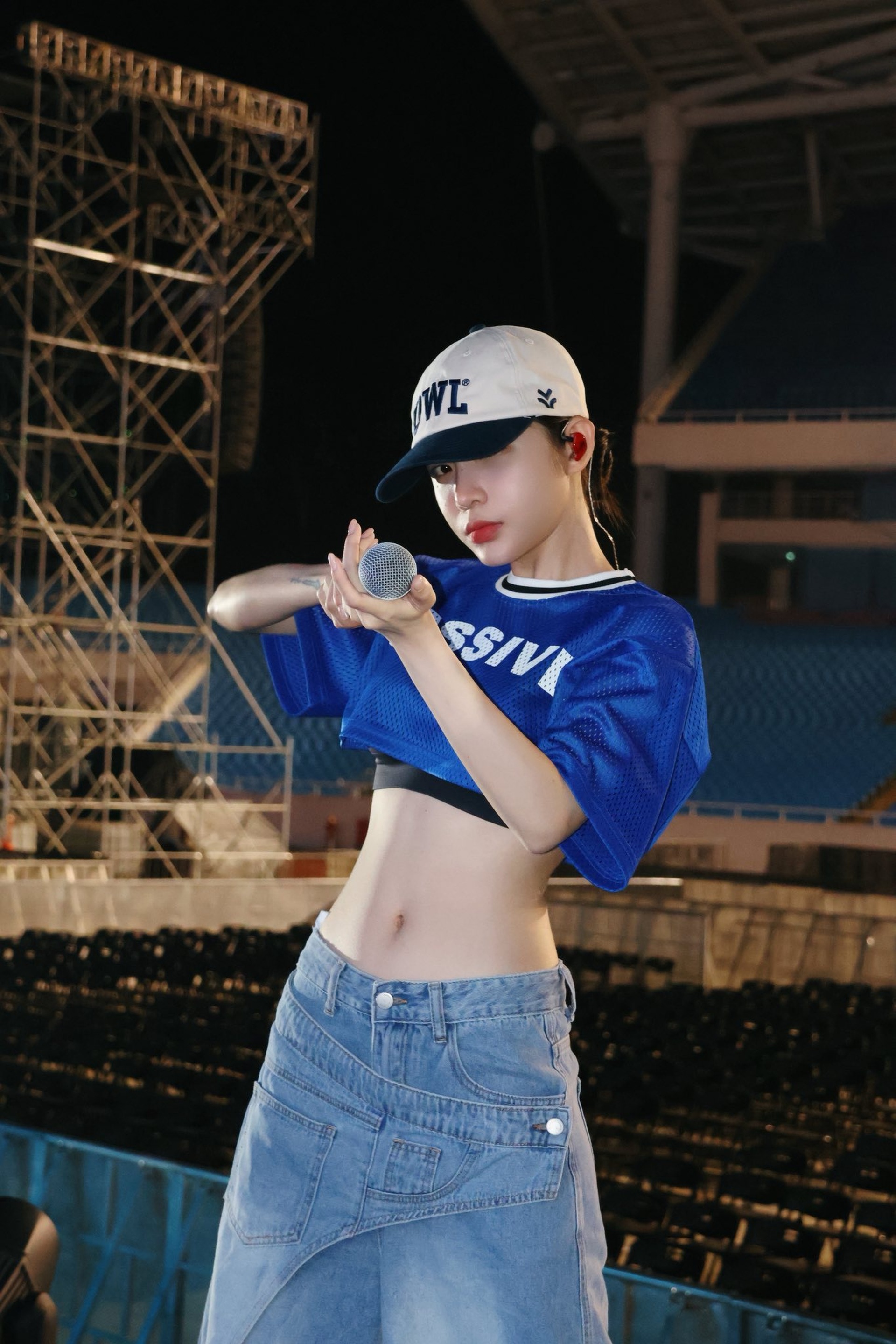 Gu thời trang gợi cảm gây tranh cãi của nữ chính phim Tết Trấn Thành - 8