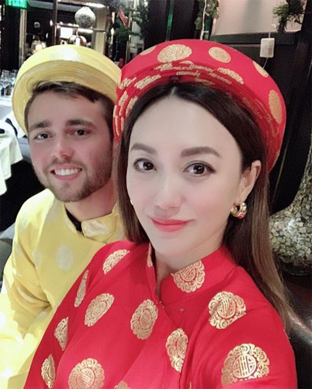 Ngọc nữ showbiz lấy chồng ngoại quốc hơn 17 tuổi, có 2 con riêng và cái kết bất ngờ khi làm mẹ kế hào môn- Ảnh 9.