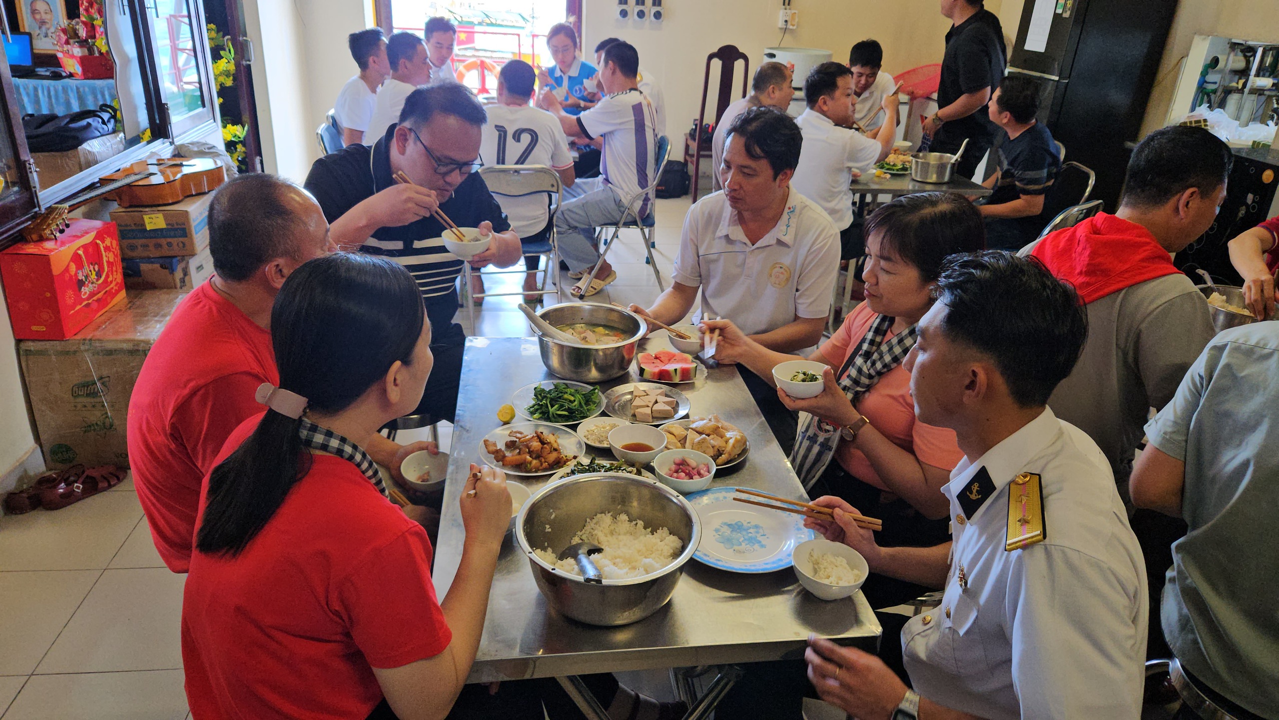 Tết của những 'cột mốc sống' trên biển, mãi vì chủ quyền Tổ quốc thiêng liêng- Ảnh 6.