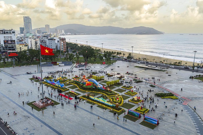 Đổ xô check-in linh vật ngựa “mặt cộc” gây bão mạng xã hội ở phố biển Quy Nhơn - Ảnh 6.