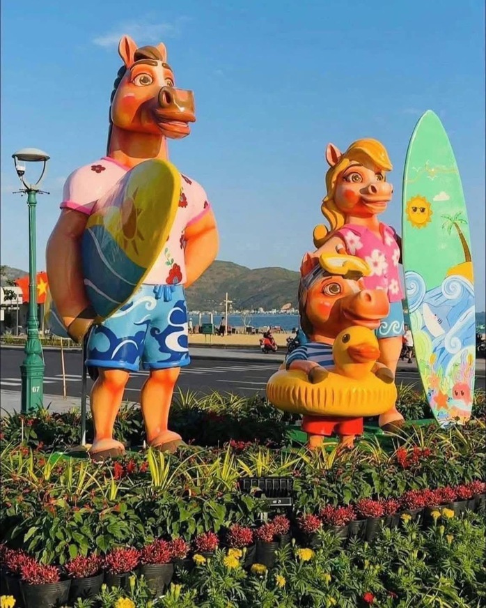 Đổ xô check-in linh vật ngựa “mặt cộc” gây bão mạng xã hội ở phố biển Quy Nhơn - Ảnh 20.