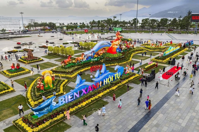 Đổ xô check-in linh vật ngựa “mặt cộc” gây bão mạng xã hội ở phố biển Quy Nhơn - Ảnh 23.