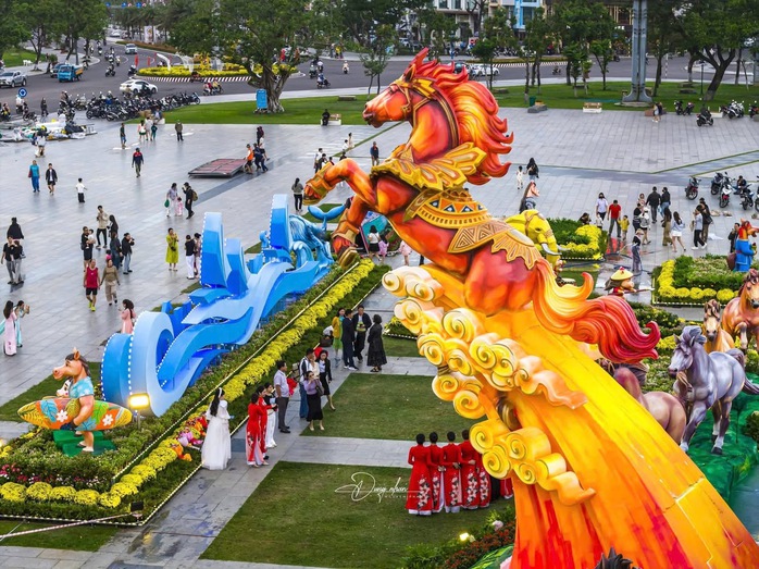 Đổ xô check-in linh vật ngựa “mặt cộc” gây bão mạng xã hội ở phố biển Quy Nhơn - Ảnh 26.