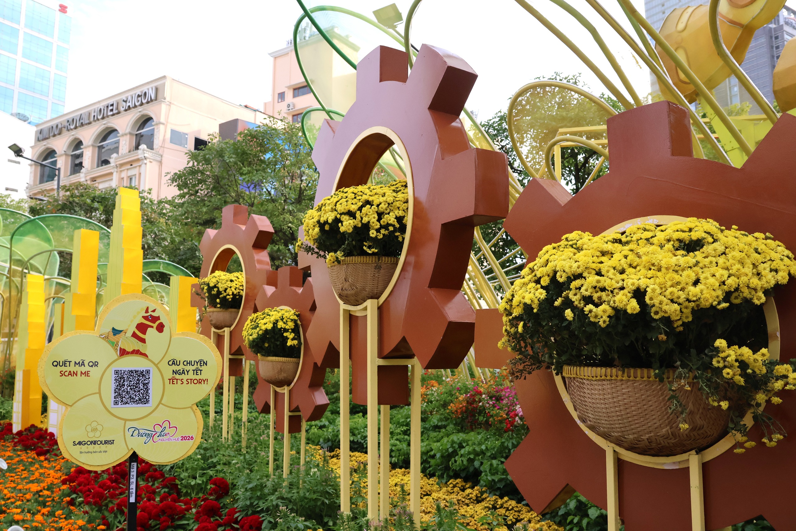 Đi xem Đường hoa Nguyễn Huệ gửi xe ở đâu? 6 TPHCM: Đi xem Đường hoa Nguyễn Huệ gửi xe ở đâu? - Ảnh 6.