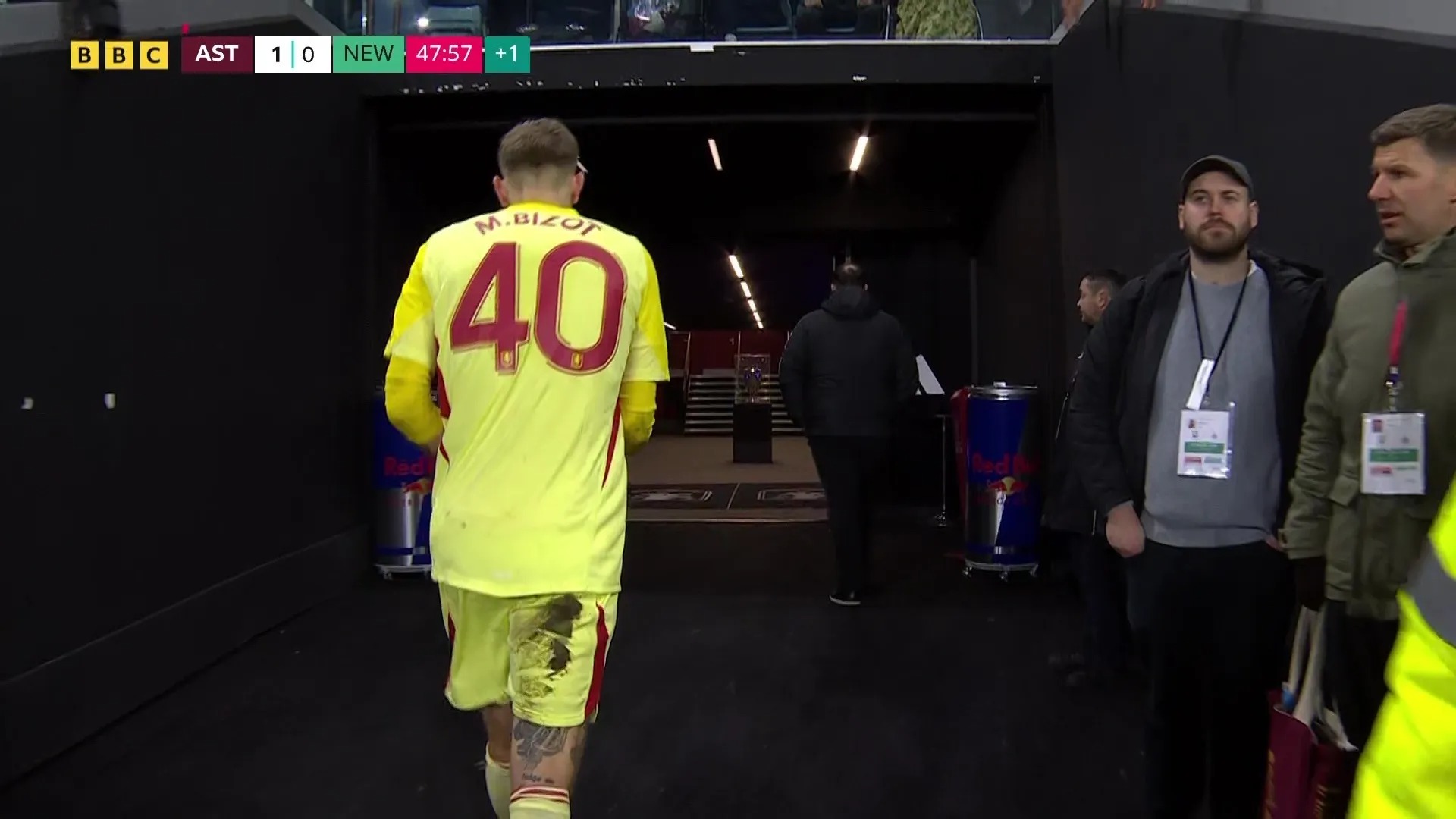 Cận cảnh tấm thẻ đỏ “điên rồ” của thủ môn Aston Villa 5 Cận cảnh tấm thẻ đỏ “điên rồ” của thủ môn Aston Villa - Ảnh 5.