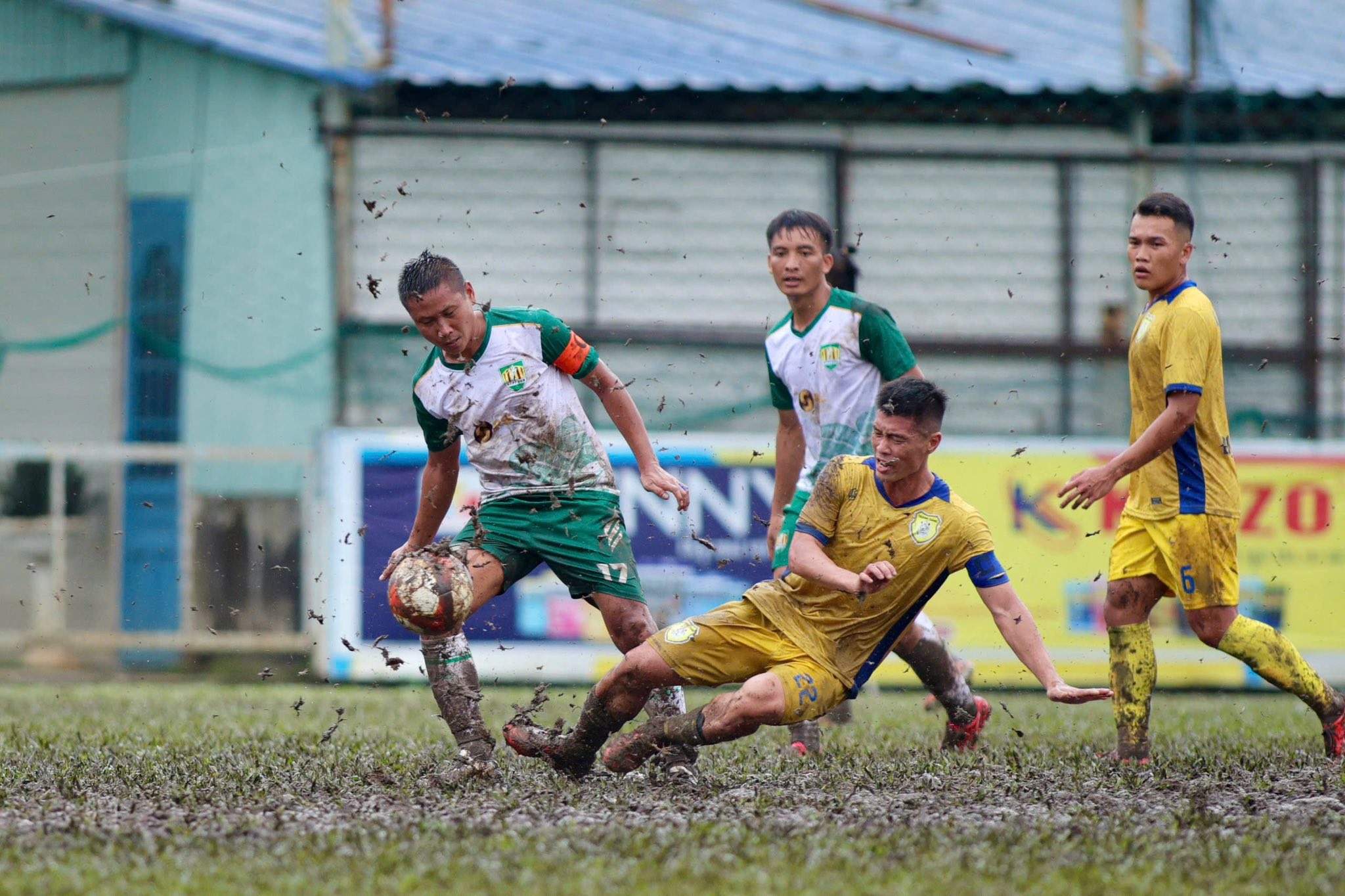 Từ bóng đá phủi chuyển mình và lò đào tạo trẻ đề cao đạo đức, học vấn - Ảnh 2.