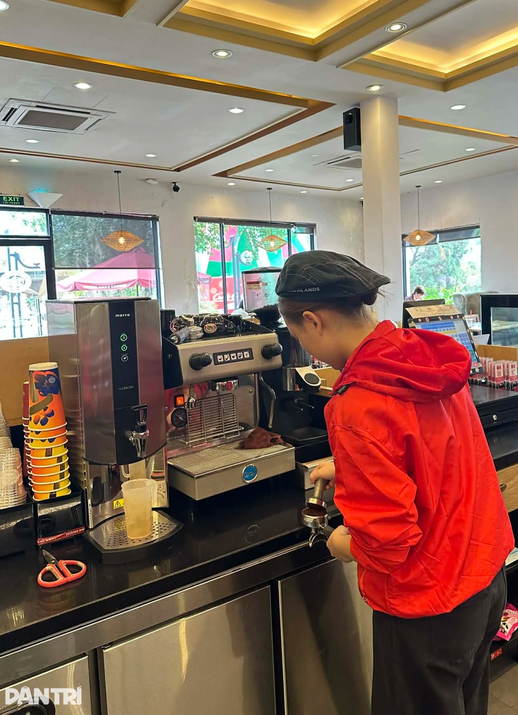 Sinh viên đi làm xuyên Tết kiếm 5-8 triệu đồng thay vì về nhà đoàn tụ - 2