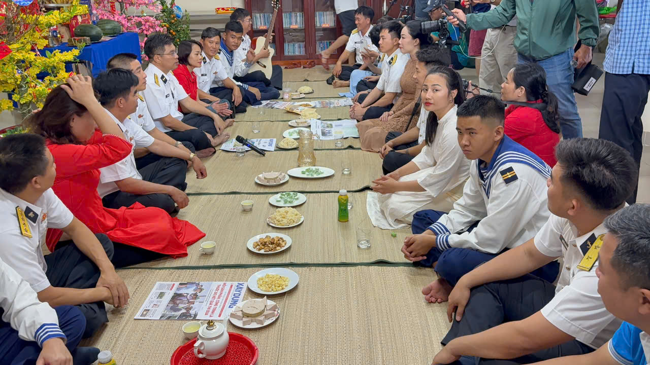 Mang Xuân ra nhà giàn DK1 2 Mang Xuân ra nhà giàn DK1 - Ảnh 2.