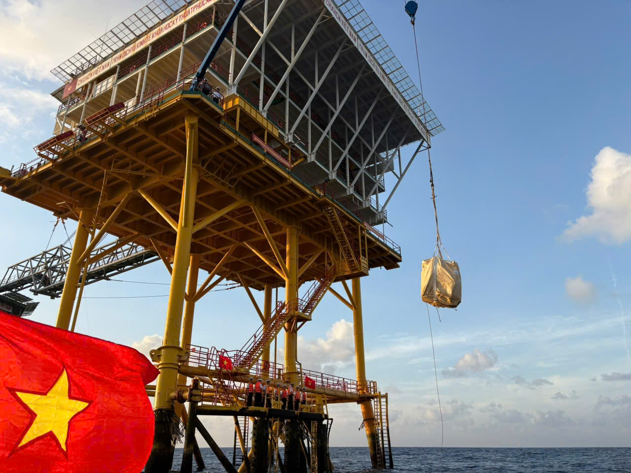 Mang Xuân ra nhà giàn DK1 5 Mang Xuân ra nhà giàn DK1 - Ảnh 5.