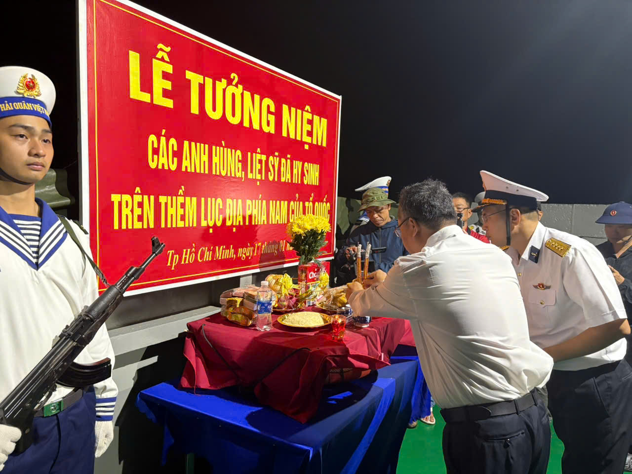 Mang Xuân ra nhà giàn DK1 6 Mang Xuân ra nhà giàn DK1 - Ảnh 6.