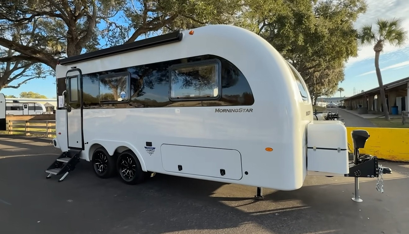 Bỏ phố về rừng theo cách đại gia: Nhà di động thách thức mọi thời tiết, nội thất như khách sạn 5 sao 2 nhà di động - Ảnh 2.