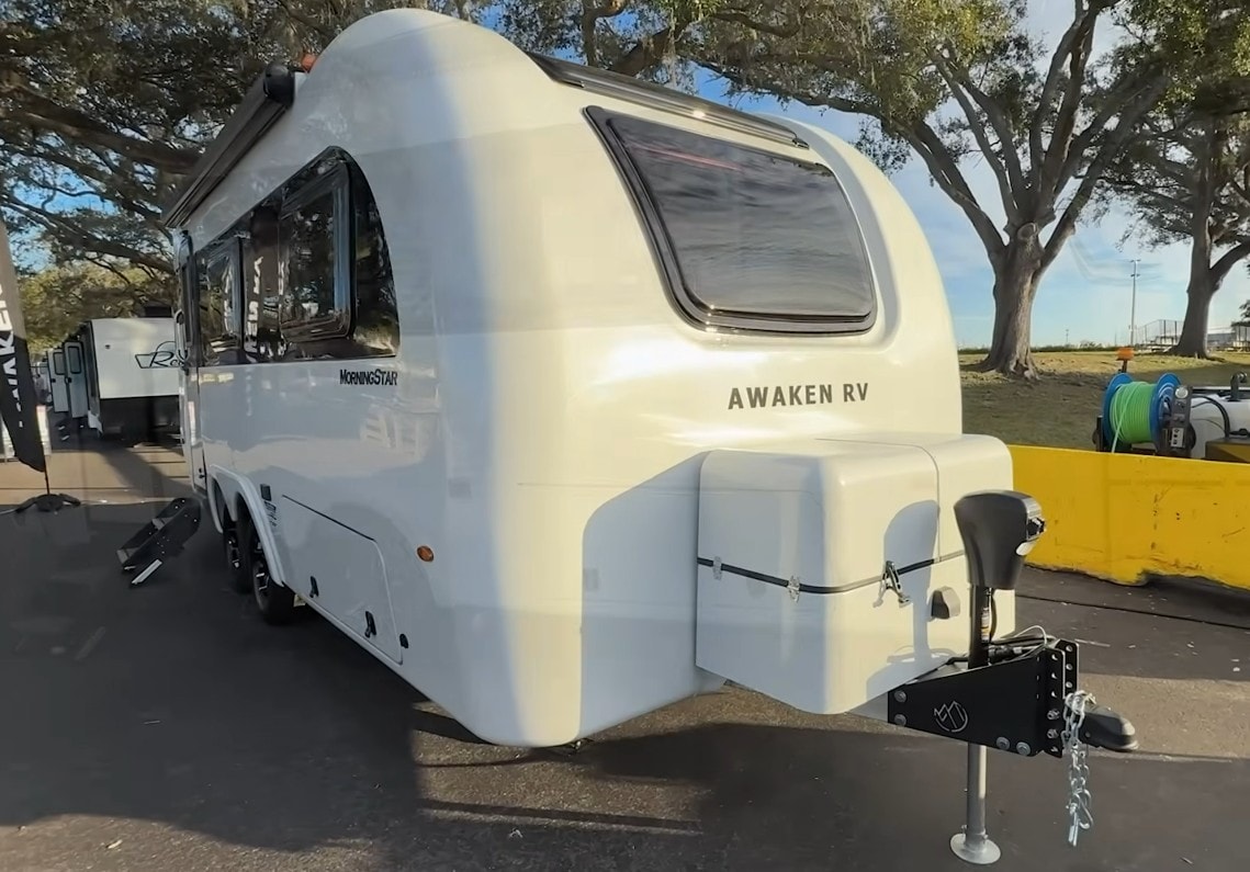 Bỏ phố về rừng theo cách đại gia: Nhà di động thách thức mọi thời tiết, nội thất như khách sạn 5 sao 10 nhà di động - Ảnh 13.