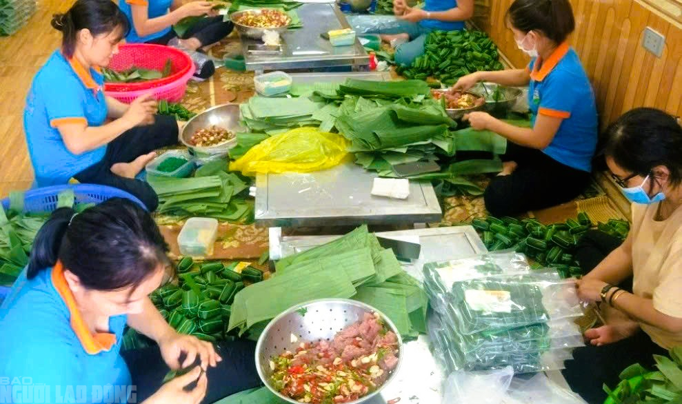 Nem chua tăng giá vù vù vẫn "cháy hàng" ngày cận Tết 2 Nem chua tăng giá vẫn