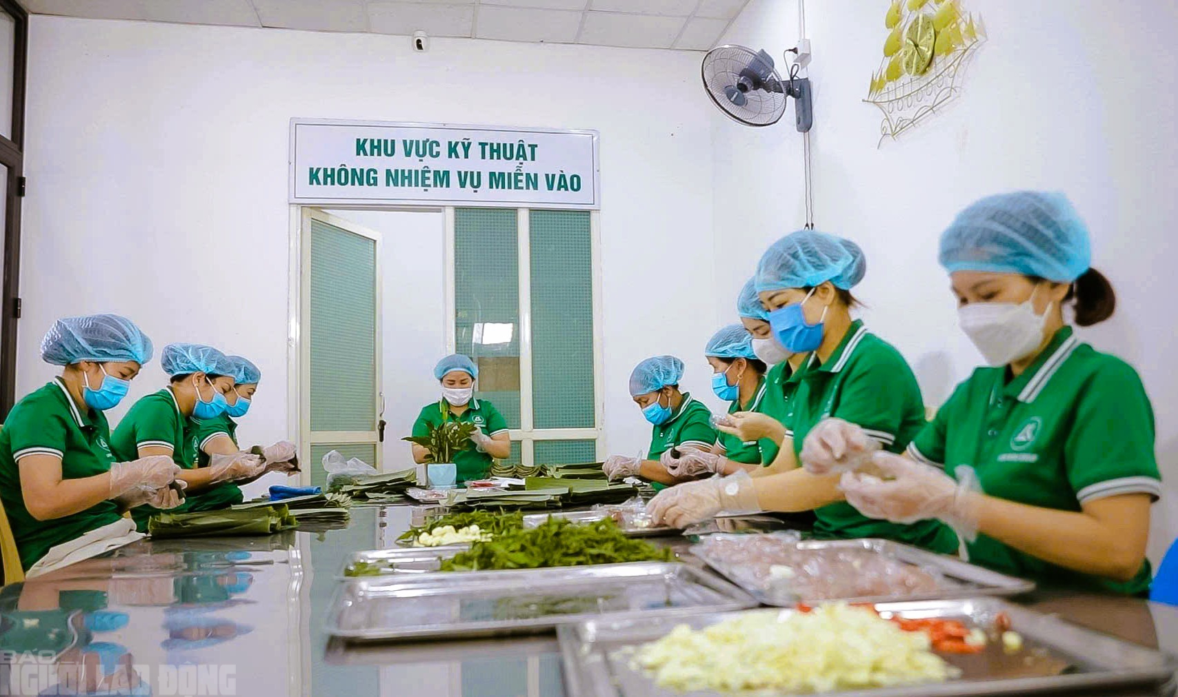 Nem chua tăng giá vù vù vẫn "cháy hàng" ngày cận Tết 3 Nem chua tăng giá vẫn