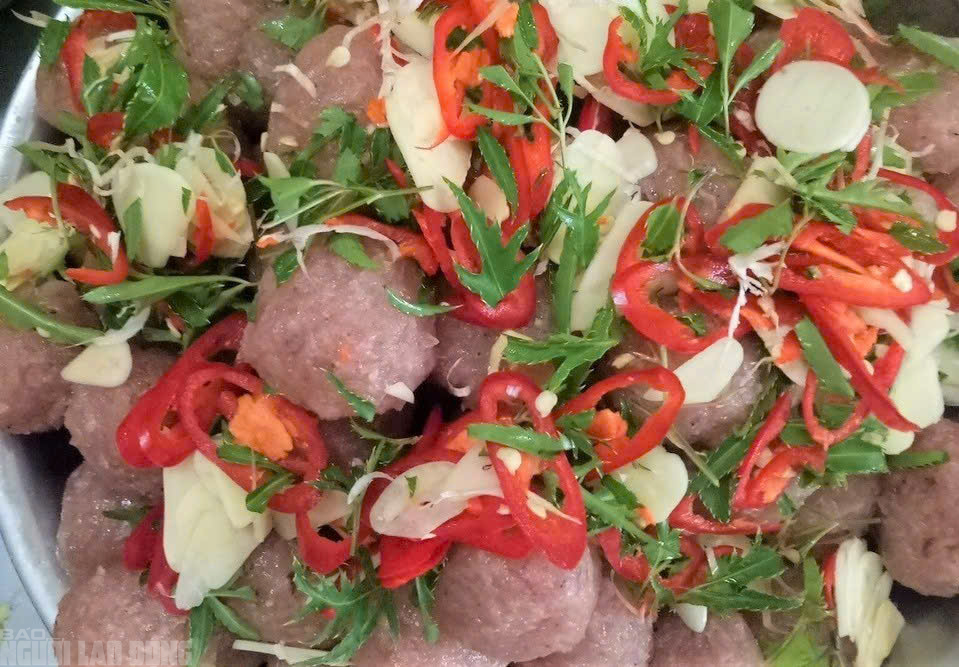 Nem chua tăng giá vù vù vẫn "cháy hàng" ngày cận Tết 5 Nem chua tăng giá vẫn