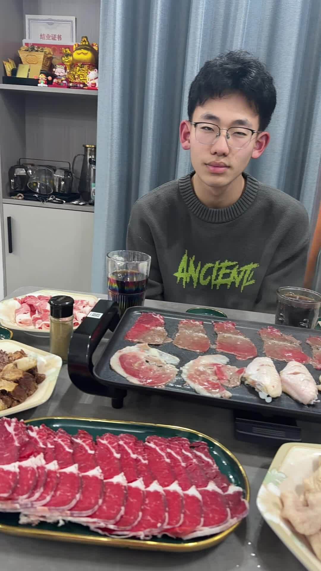 'Bữa sáng sấm sét' của người mẹ Trung Quốc cho con trai kén ăn hút 900 triệu lượt xem