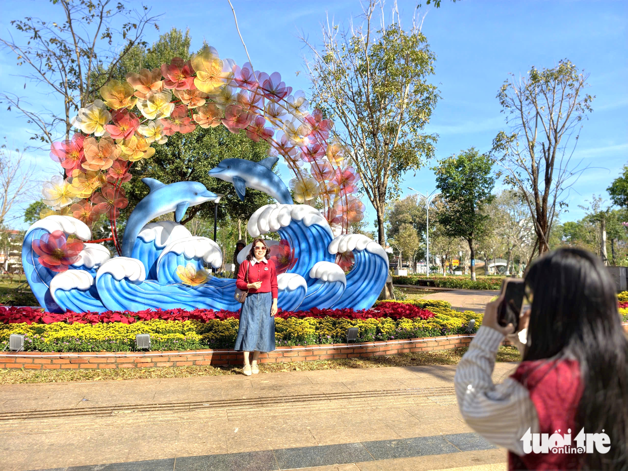 Bát tuấn mã trên đường hoa Buôn Ma Thuột - khi đại ngàn giao hòa sóng biển 3 1771138631 583 Bat tuan ma tren duong hoa Buon Ma Thuot