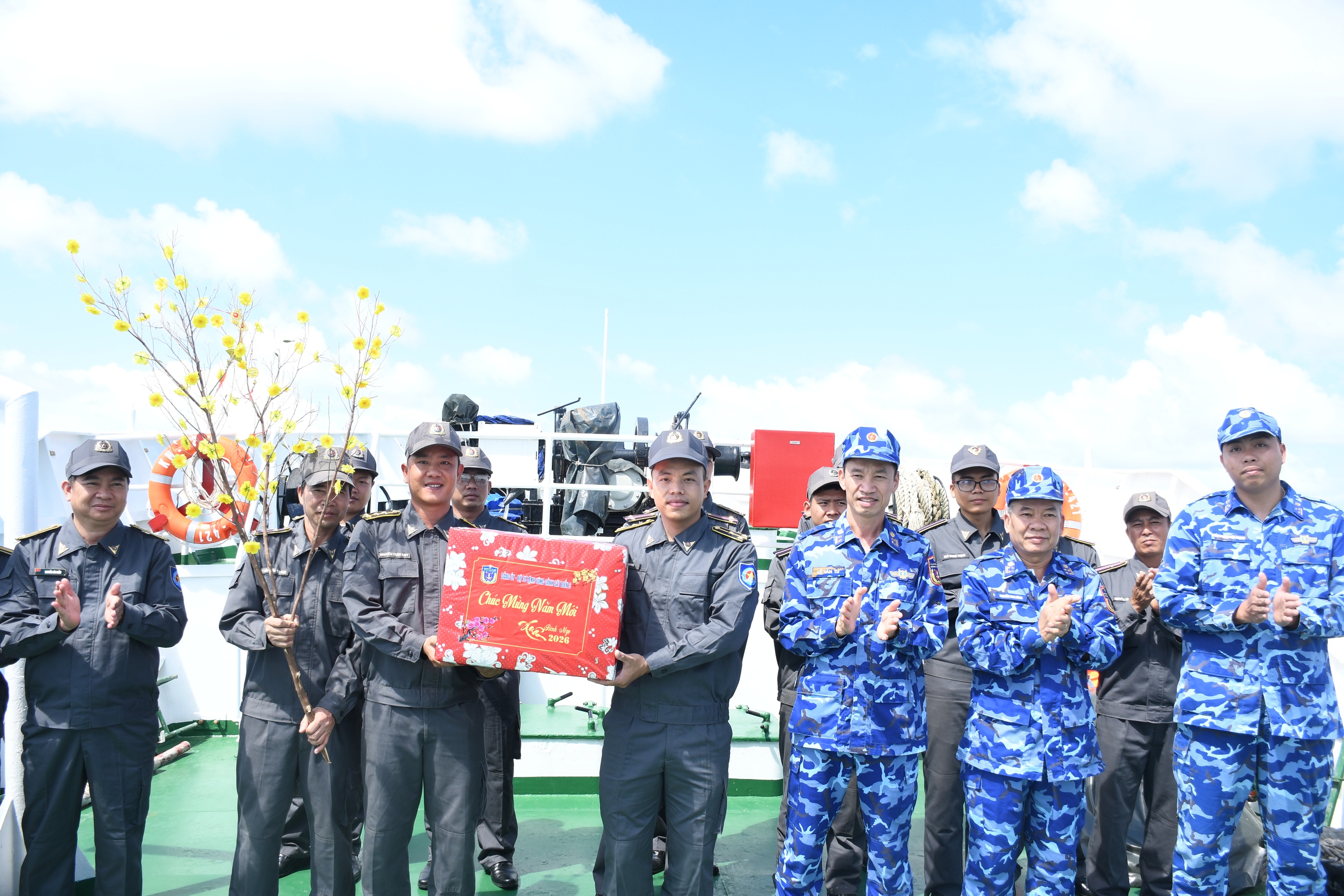 Mang Tết ra Trường Sa 2026: Tình hình và nhiệm vụ của chiến sĩ trên biển - Ảnh 10.