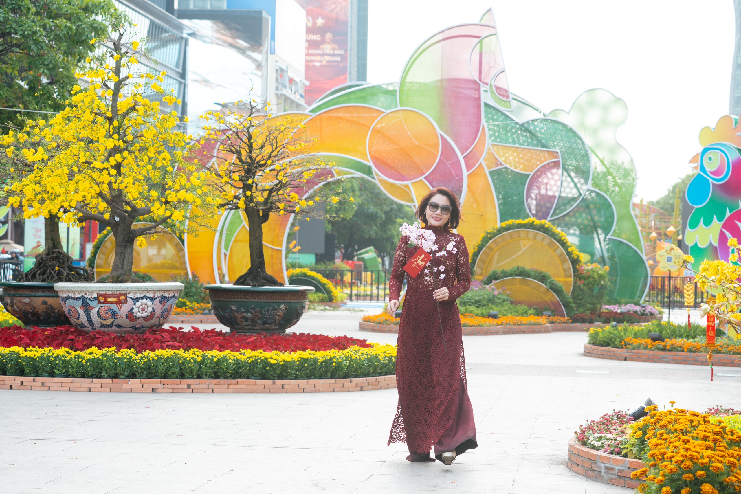 Đường hoa Nguyễn Huệ trước giờ khai mạc 6 đường hoa Nguyễn Huệ - Ảnh 5.