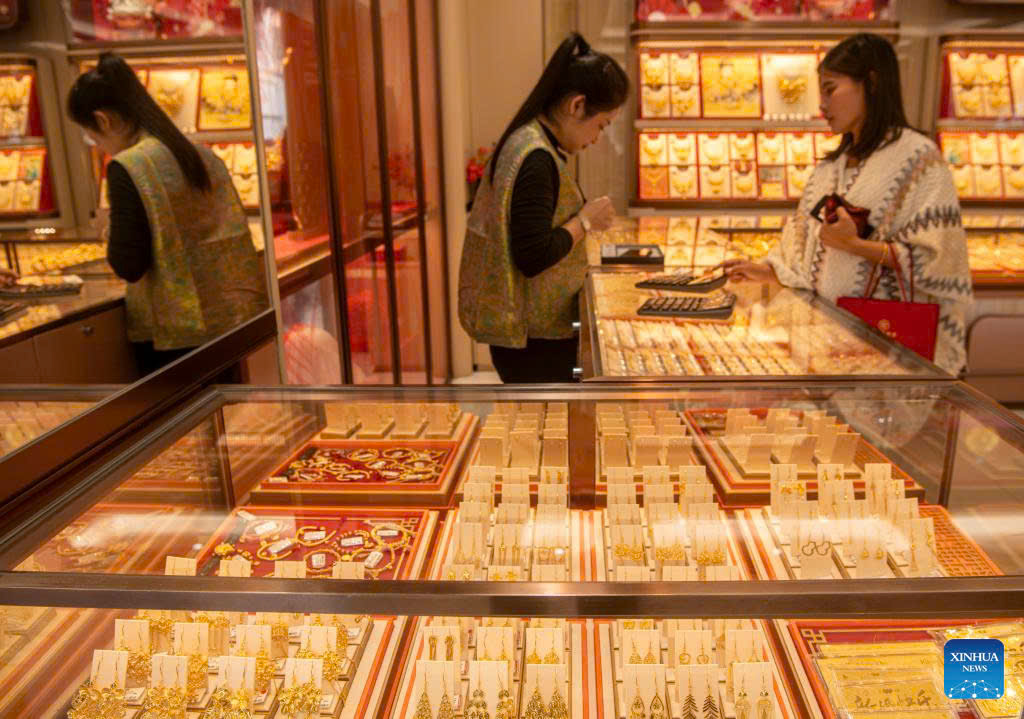 Vì sao các gia đình Trung Quốc đổ xô mua vàng dịp Tết? - Ảnh 3.