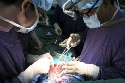 Người phụ nữ bị hôn mê, hoại tử gan được cứu sống thần kỳ