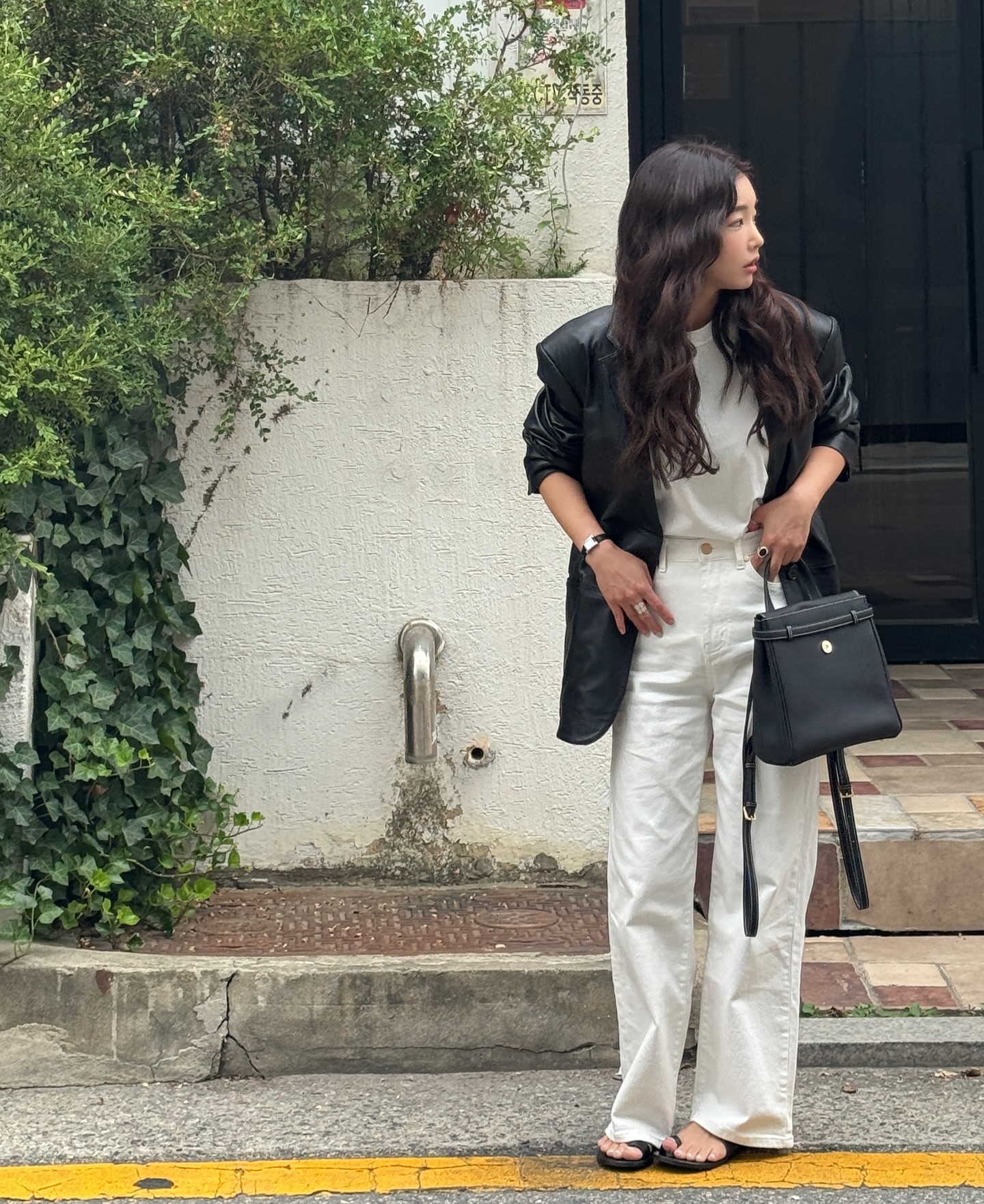 4 công thức mặc đồ đi chúc Tết chuẩn thanh lịch mà phụ nữ ngoài 40 tuổi nên ghim từ bây giờ- Ảnh 5. 4 công thức mặc đồ đi chúc Tết chuẩn thanh lịch mà phụ nữ ngoài 40 tuổi nên ghim từ bây giờ- Ảnh 5.