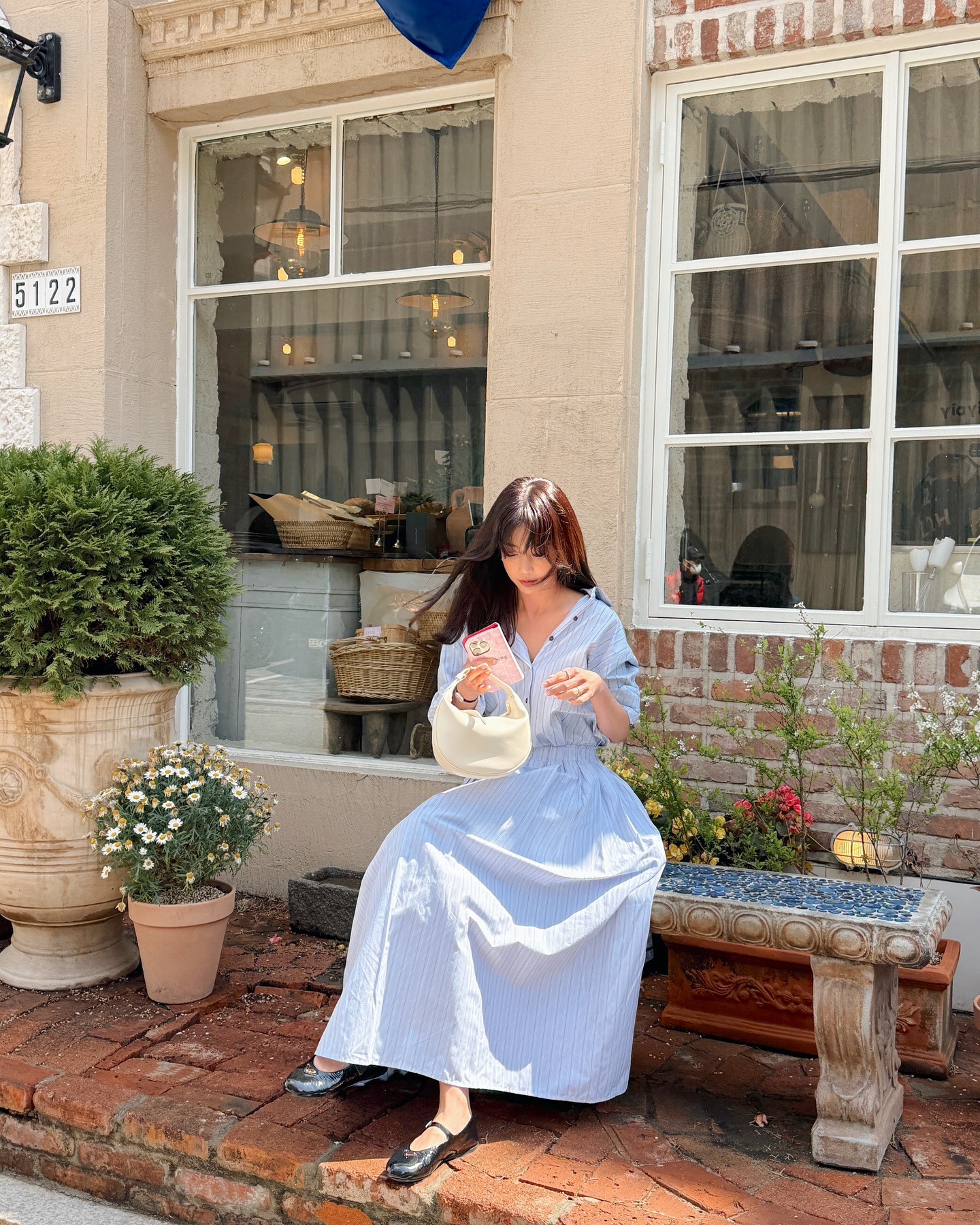 4 công thức mặc đồ đi chúc Tết chuẩn thanh lịch mà phụ nữ ngoài 40 tuổi nên ghim từ bây giờ- Ảnh 8. 4 công thức mặc đồ đi chúc Tết chuẩn thanh lịch mà phụ nữ ngoài 40 tuổi nên ghim từ bây giờ- Ảnh 8.