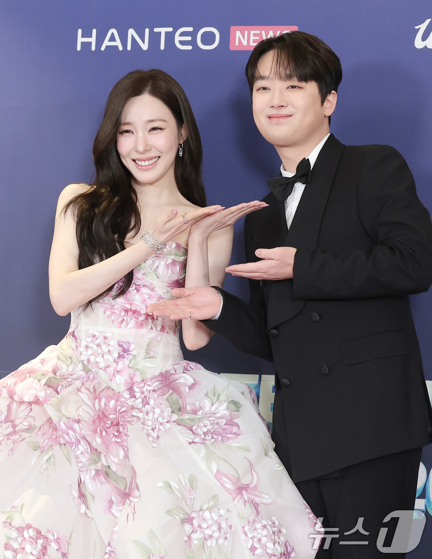 Thảm đỏ Hanteo Music Awards 2026: Tiffany (SNSD) rạng rỡ xinh hút hồn, át hết dàn mỹ nhân đàn em- Ảnh 2. Thảm đỏ Hanteo Music Awards 2026: Tiffany (SNSD) rạng rỡ xinh hút hồn, át hết dàn mỹ nhân đàn em- Ảnh 2.